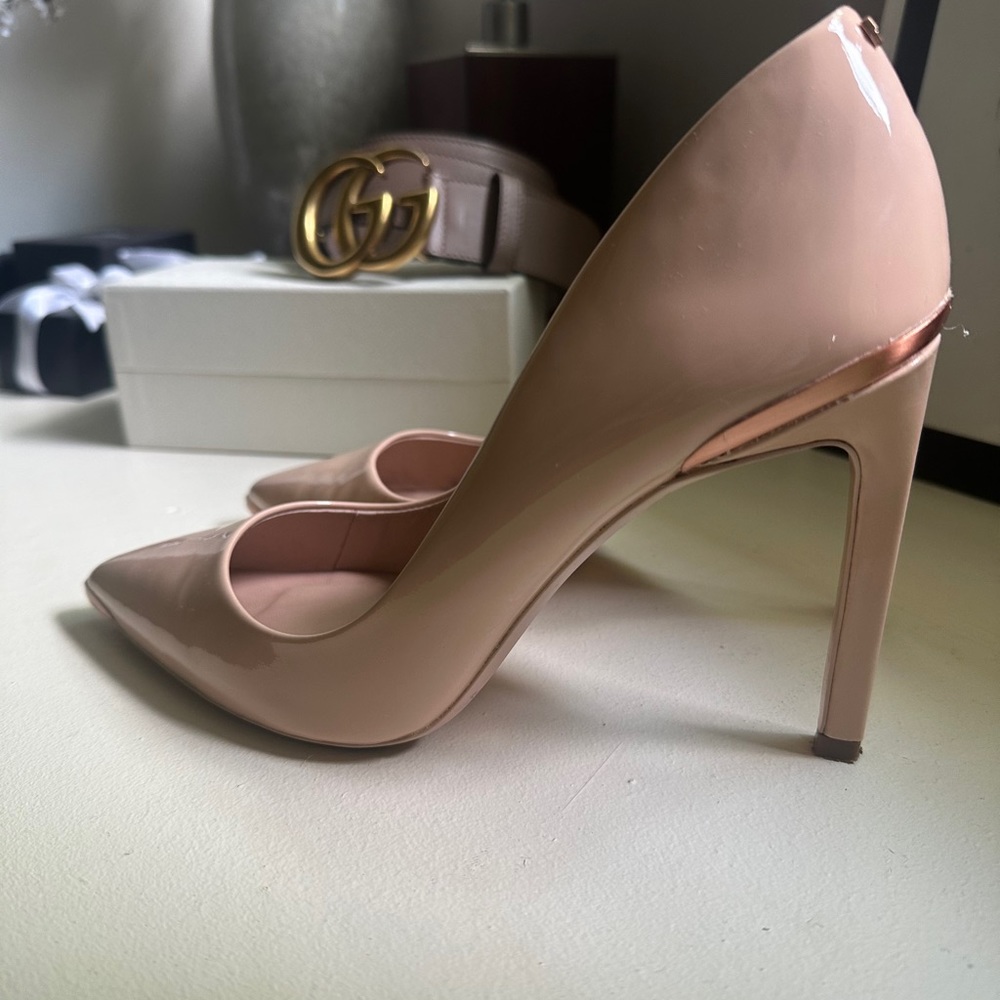 Ted Baker pointed court shoe 38.9 (US 8)